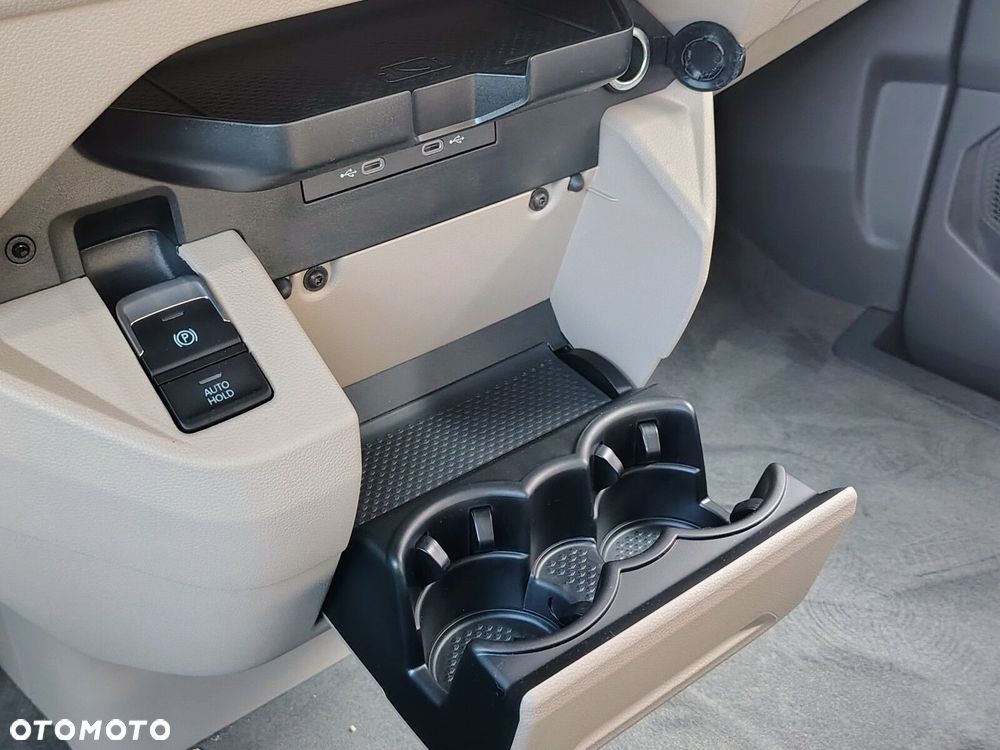 Volkswagen california Nowa California Beach silnik: 2,0 l TDI SCR 150 KM / skrzynia biegów: 7-biegowa DSG rozstaw osi: 3124 mm - 22