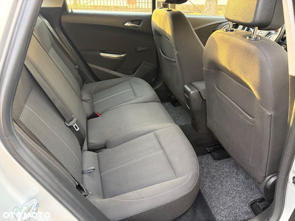 Opel Astra 1.6 Turbo Edition - 25