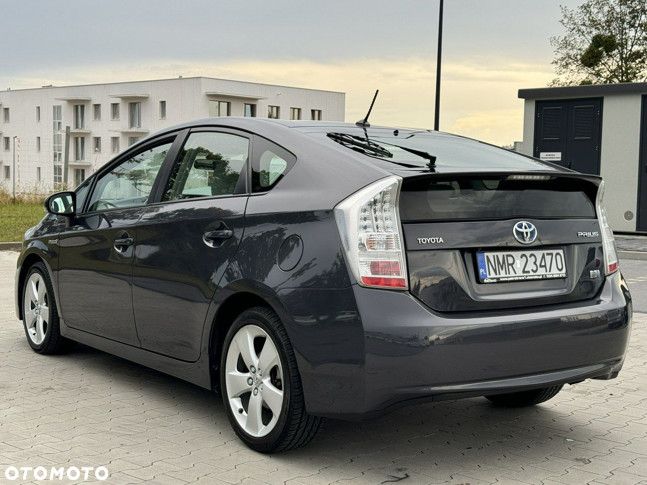 Toyota Prius 1.8 HSD Premium - 9