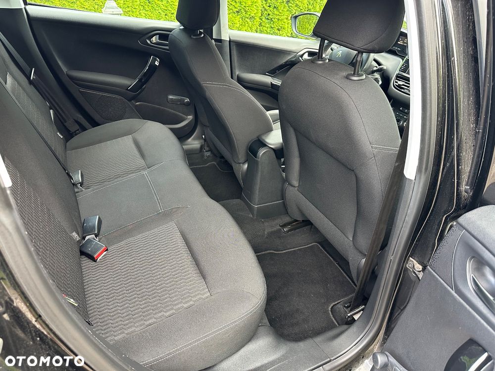 Peugeot 208 - 5