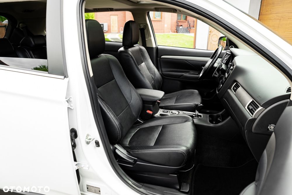 Mitsubishi Outlander 2.2 DI-D 4WD Automatik Invite - 25