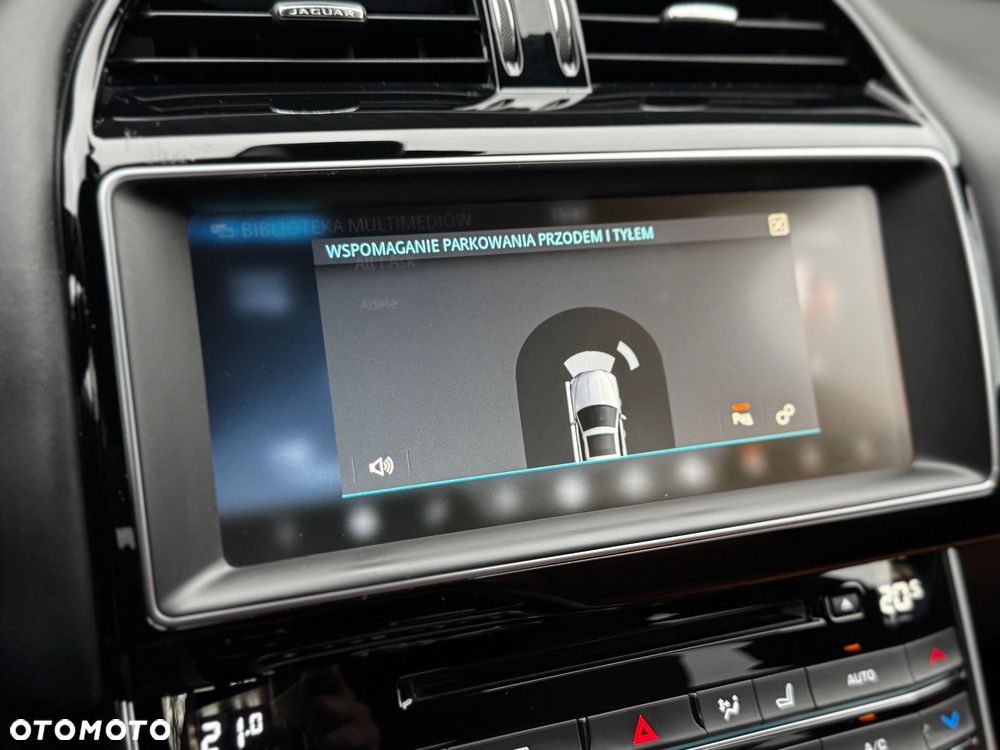 Jaguar XE 2.0 T R-Sport - 36