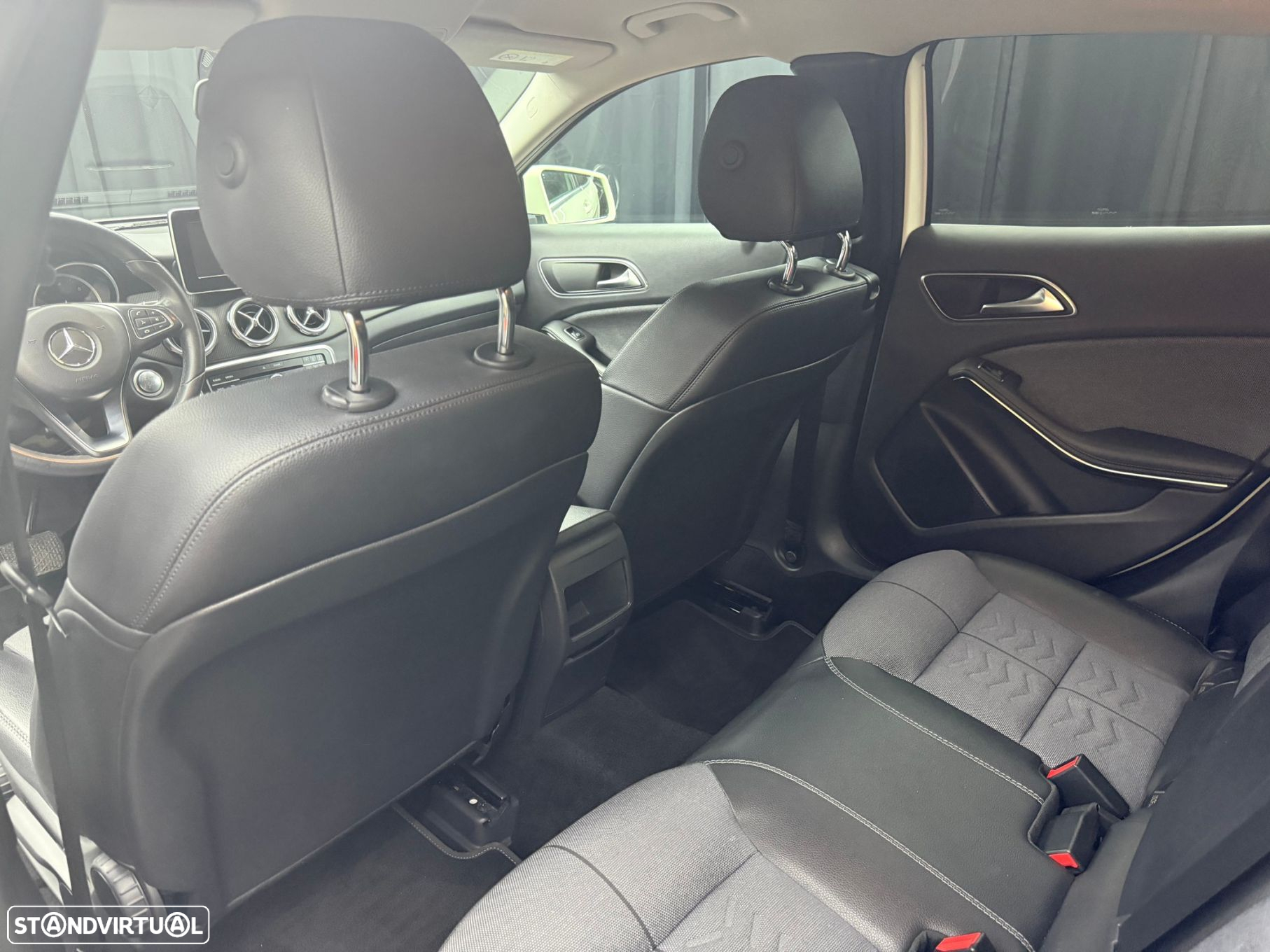 Mercedes-Benz GLA 200 (CDI) d 7G-DCT Urban - 33