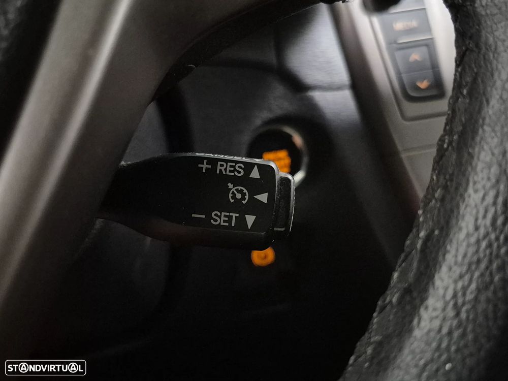 Toyota Avensis SW 2.0 D-4D Exclusive +GPS - 25