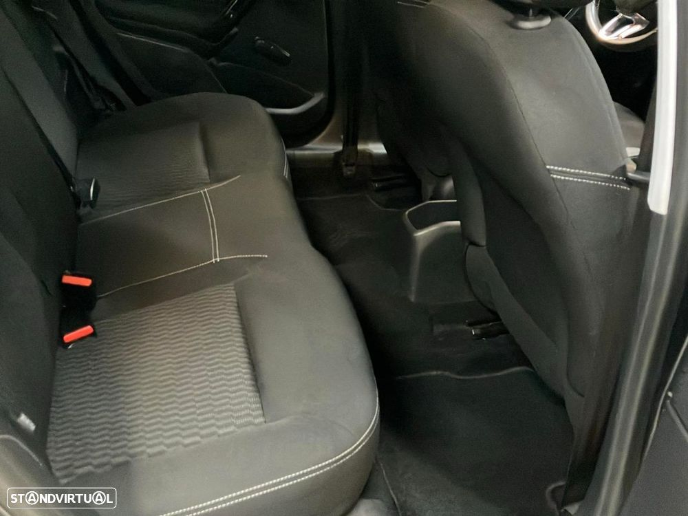 Peugeot 208 - 16