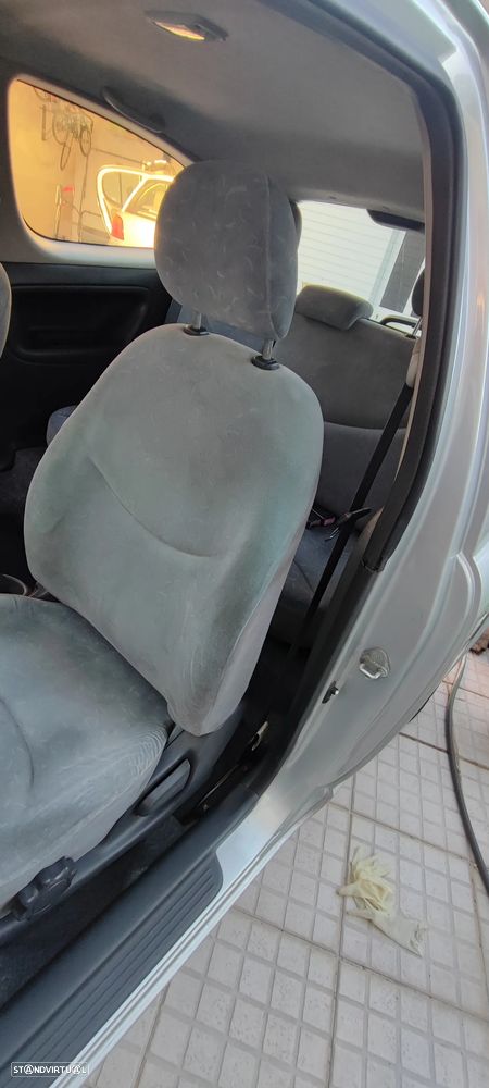 Toyota Yaris 1.0 Sol ABS - 10