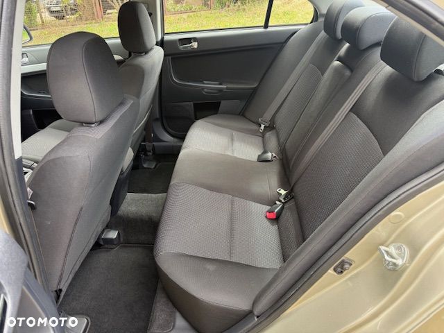 Mitsubishi Lancer 1.6 Invite - 14