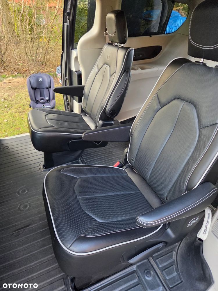 Chrysler Pacifica - 13