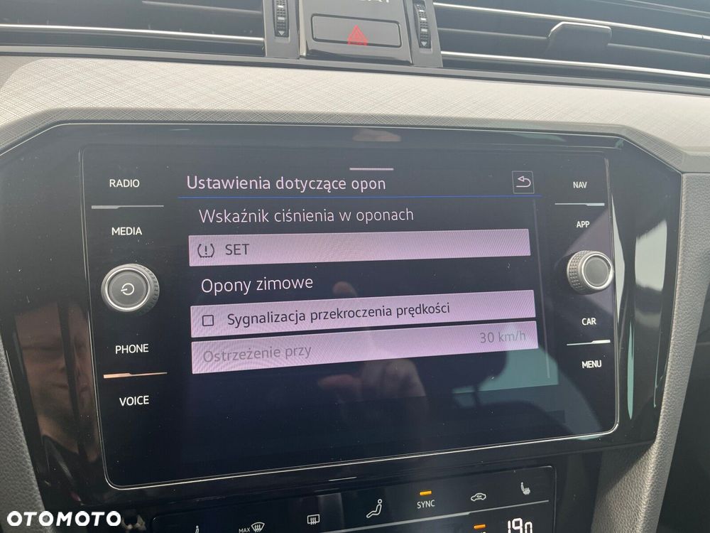 Volkswagen Passat - 38