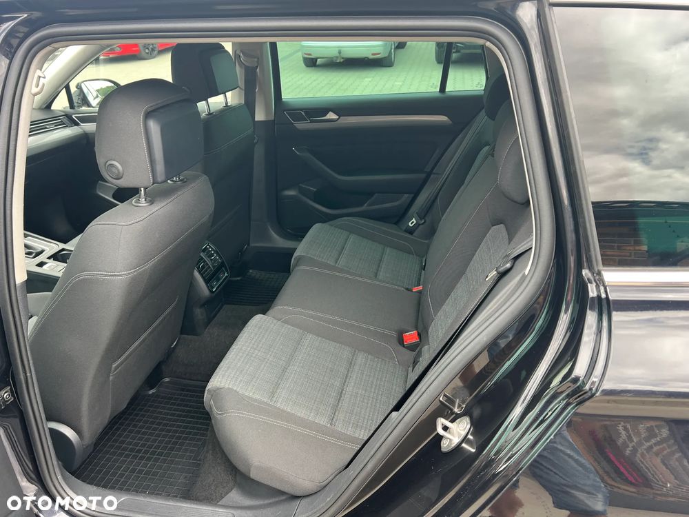 Volkswagen Passat 2.0 TDI SCR DSG Comfortline - 10