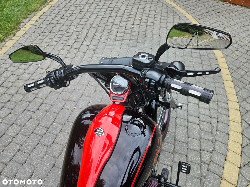 Harley-Davidson Softail Blackline - 1