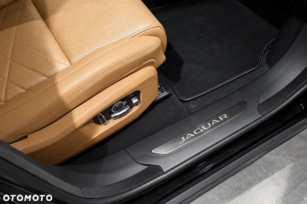Jaguar F-Pace - 14