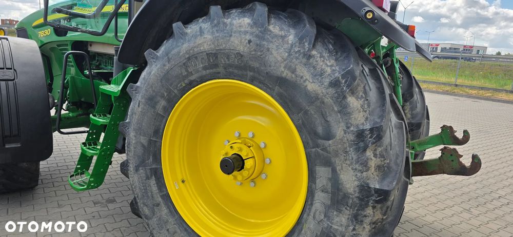 John Deere 7830 - 17