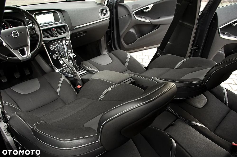 Volvo V40 D2 Drive-E Momentum - 31