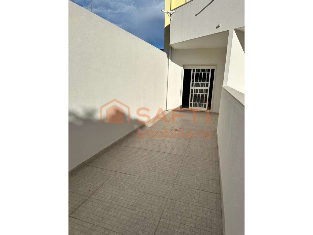 Apartamento T1 com garagem e terraço - Grande imagem: 3/10