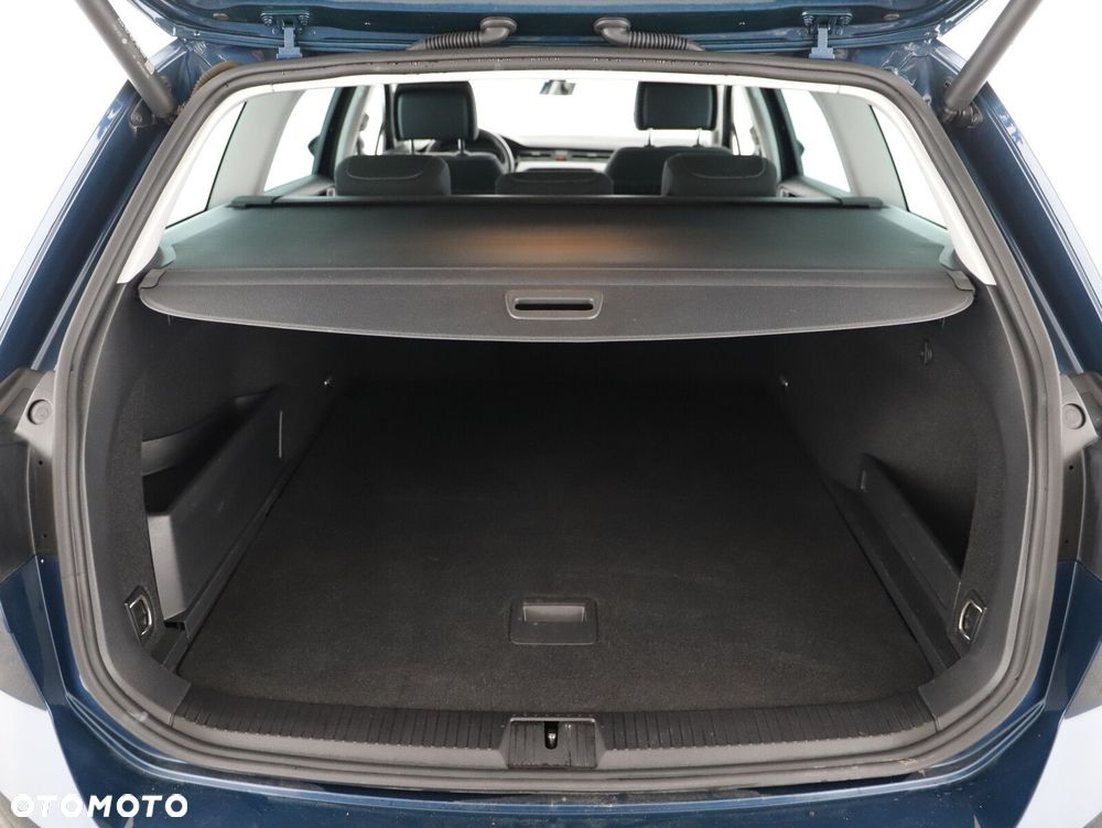 Volkswagen Passat - 25