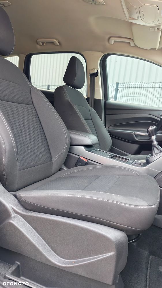 Ford Kuga 1.5 EcoBoost 2x4 Cool & Connect - 29