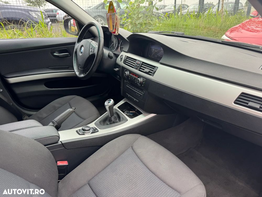BMW Seria 3 320i - 5