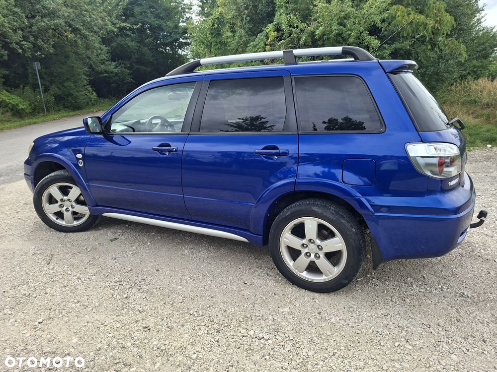 Mitsubishi Outlander - 1