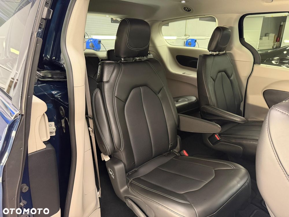 Chrysler Pacifica - 14