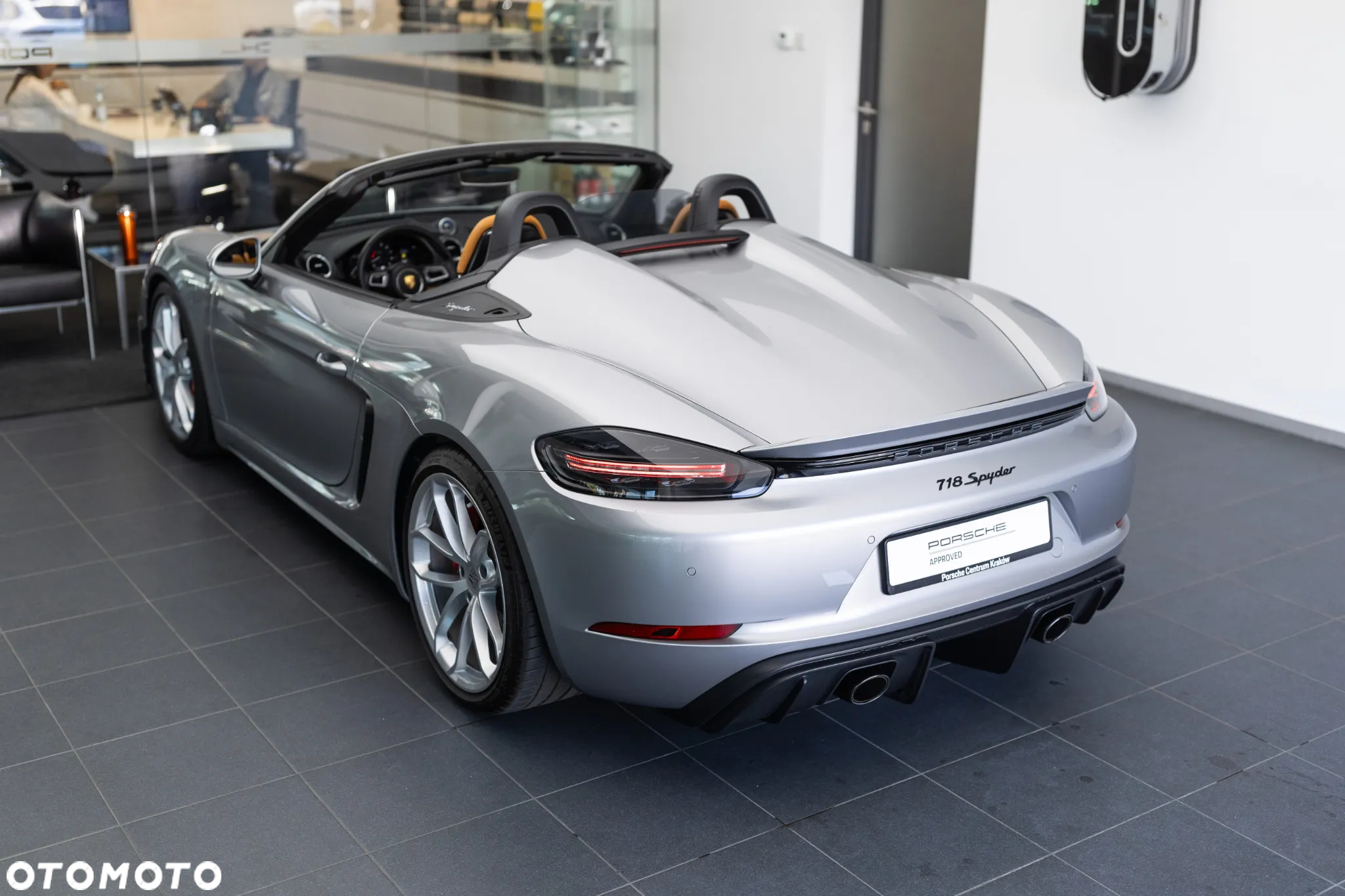 Porsche 718 Spyder - 9