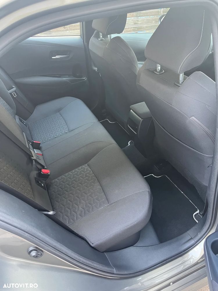 Toyota Corolla Sedan 1.8 HSD Dynamic - 16