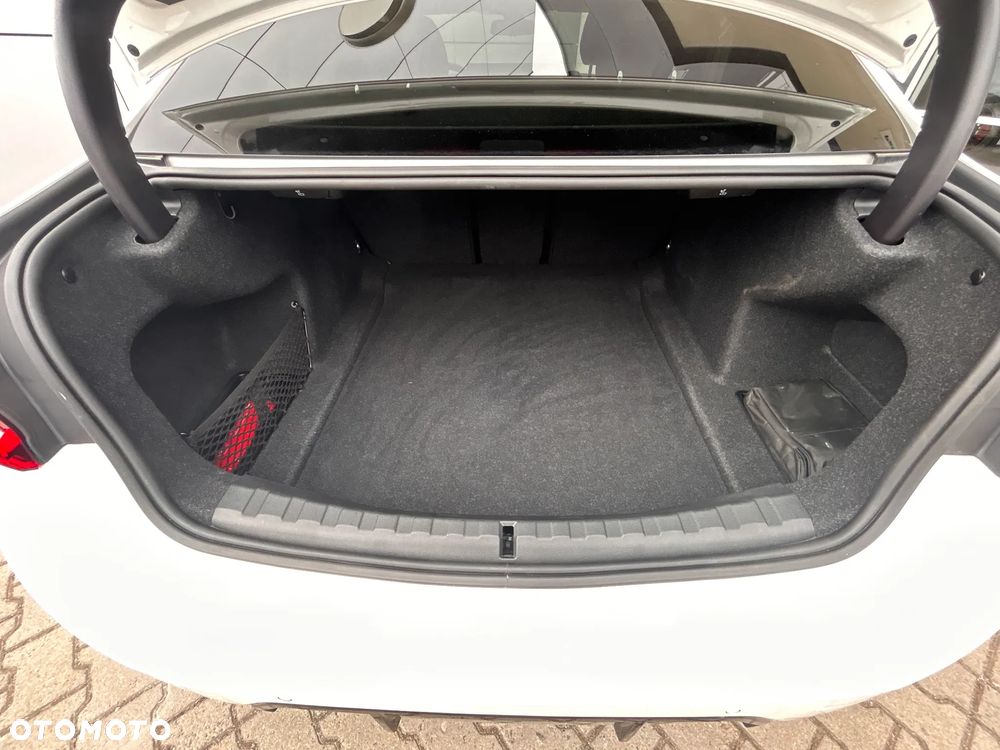 BMW Seria 3 318i M Sport sport - 11