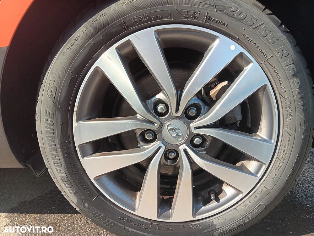 Hyundai i30 1.4 100CP 5DR M/T Classic - 21