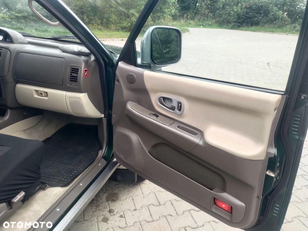 Mitsubishi Pajero Sport - 12