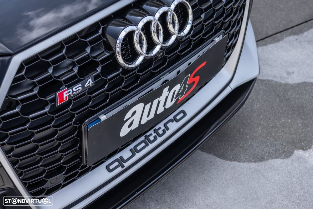 Audi RS4 Avant - 11