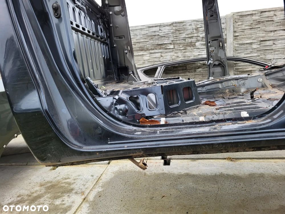 Toyota Hilux VII Próg Słupek Prawy - 4