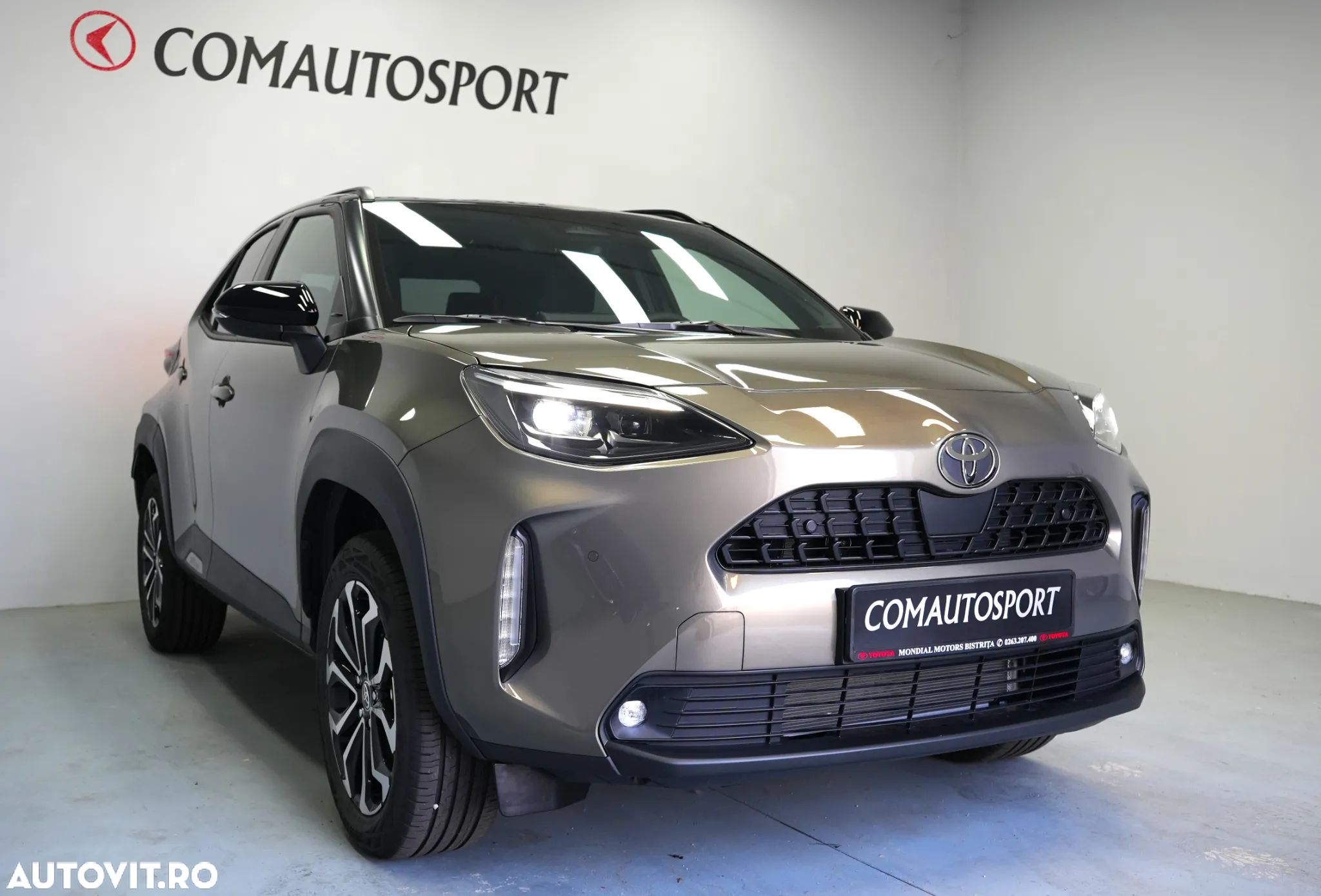 Toyota Yaris Cross 1.5 VVT-i HSD 4x4 Dynamic - 1