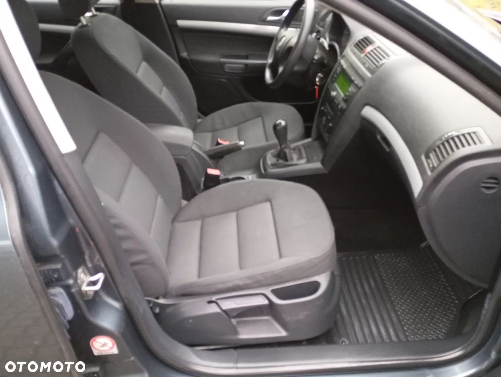 Skoda Octavia 1.6 Combi Ambiente - 33