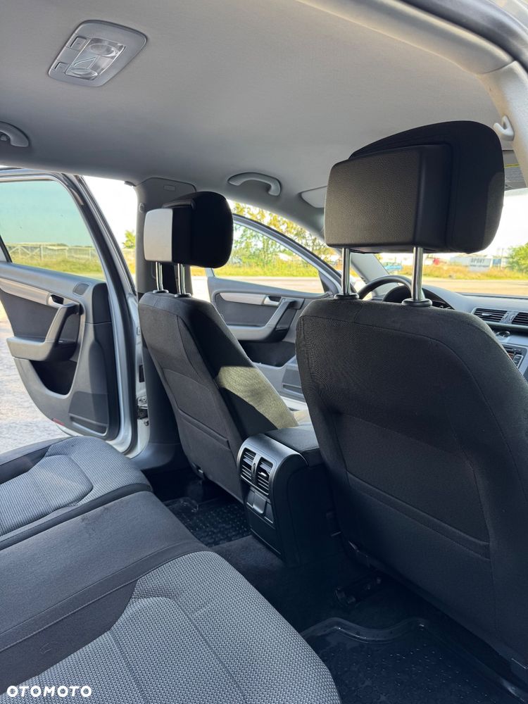 Volkswagen Passat - 11