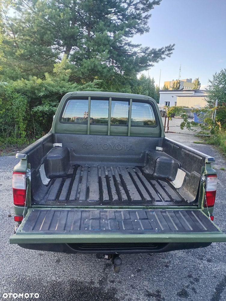 Toyota Hilux 4WD DLX - 17