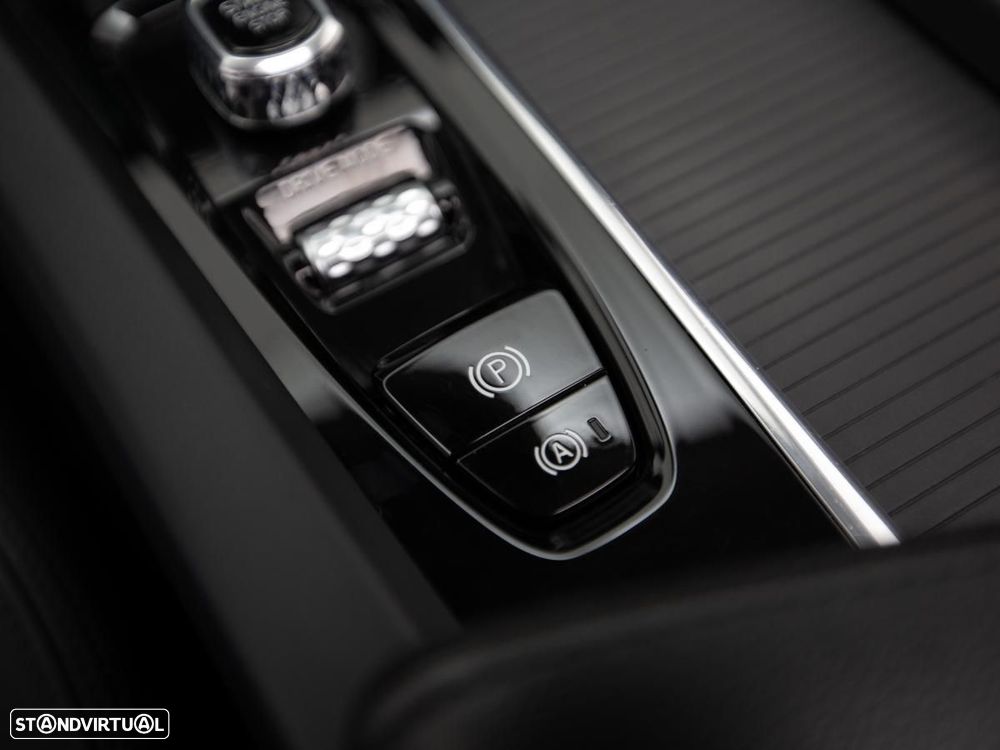 Volvo XC 60 2.0 T6 PHEV R-Design AWD - 20