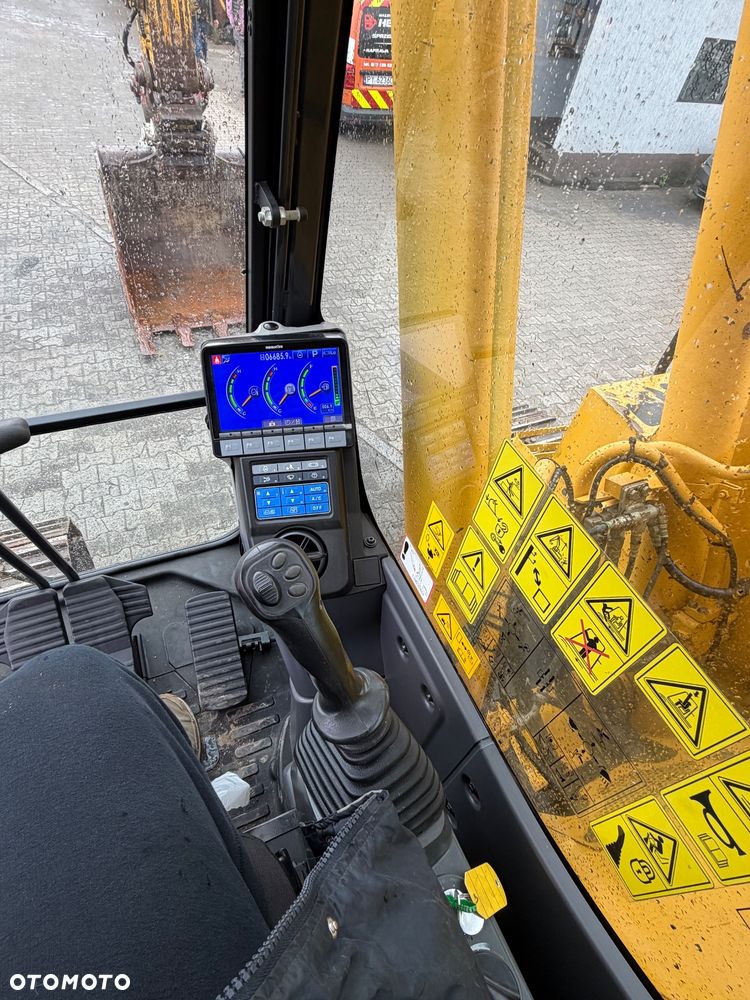 Komatsu PC228US-10 - 18