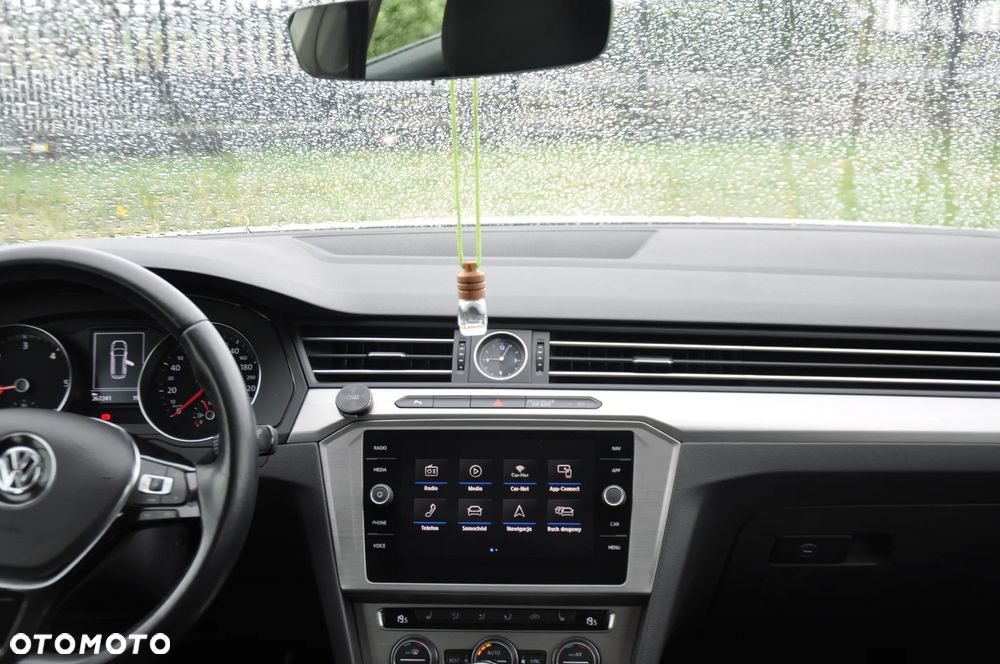 Volkswagen Passat 2.0 TDI SCR Comfortline - 34