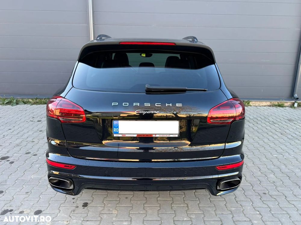 Porsche Cayenne 3.0 L - 6