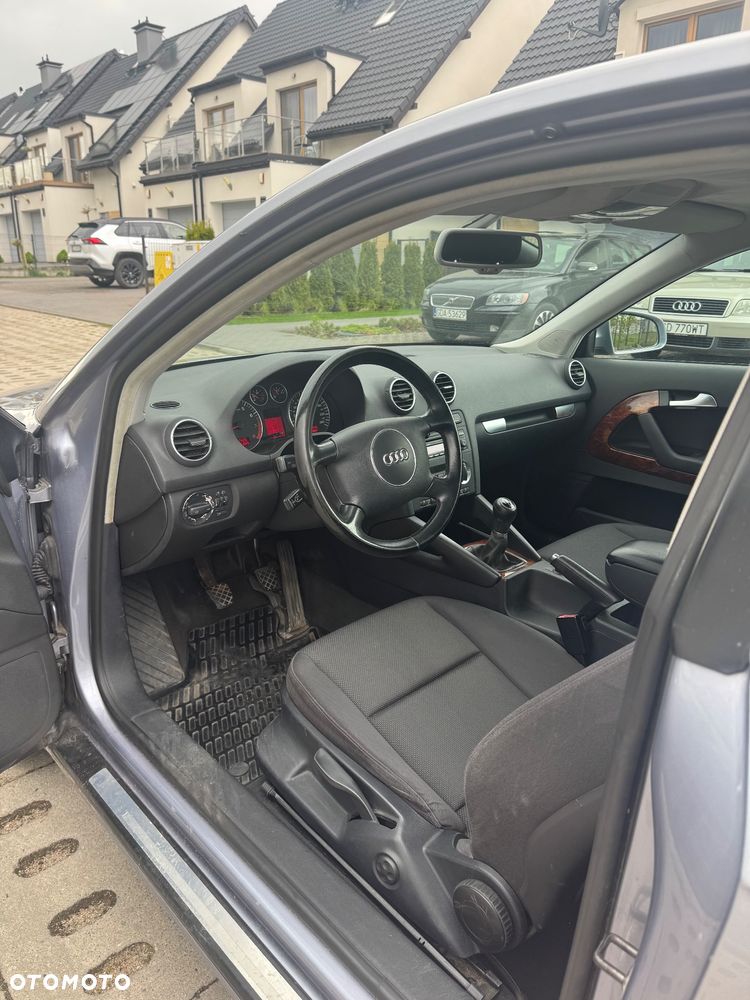 Audi A3 3-drzwiowe 1.6 FSI Attraction - 9