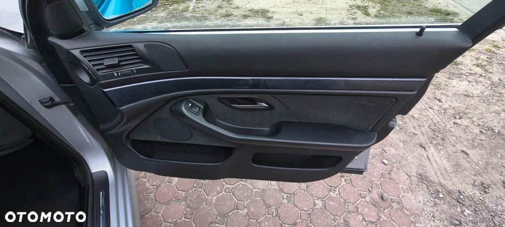 BMW Seria 5 528i - 11