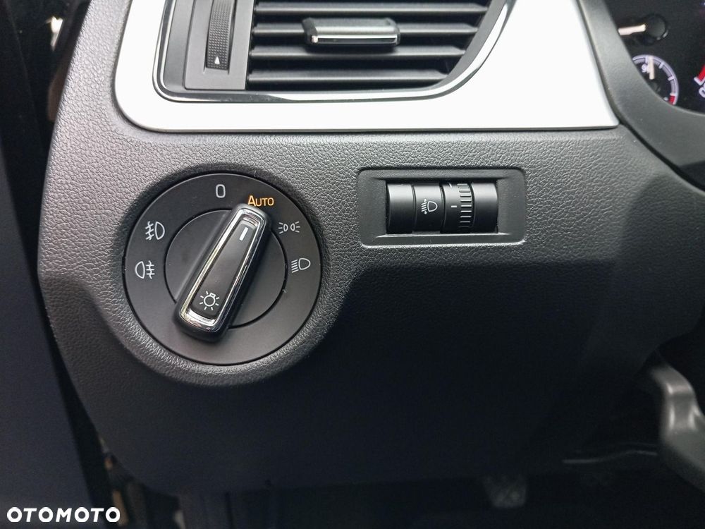 Skoda RAPID 1.0 TSI Ambition - 21