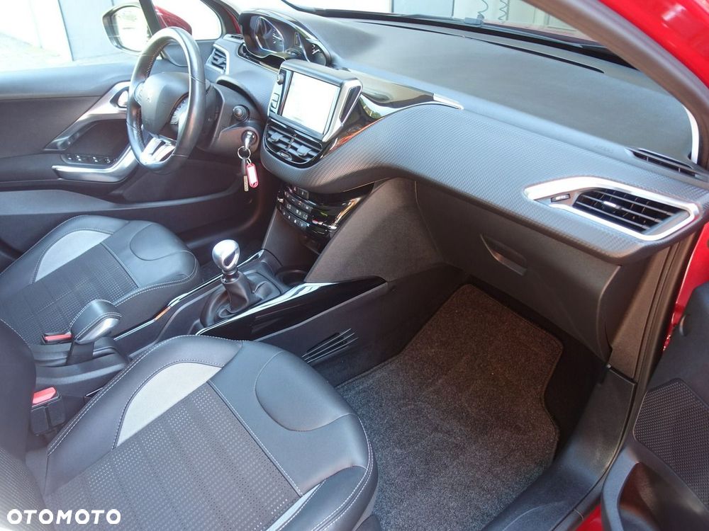 Peugeot 2008 1.2 Pure Tech Allure S&S - 13