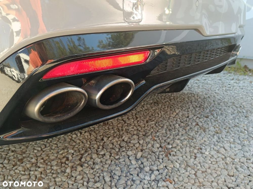 Kia Stinger - 37