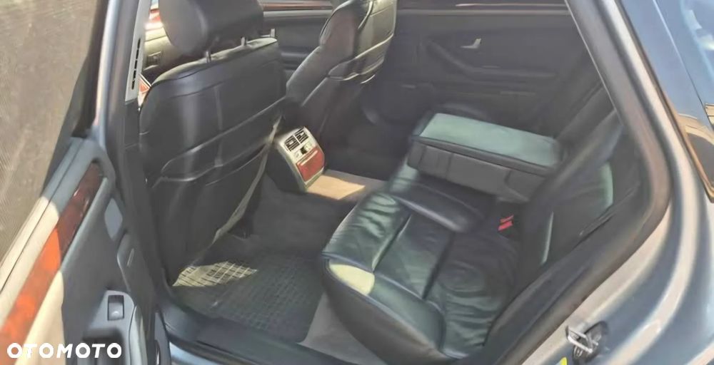 Audi A8 4.2 L Quattro - 22