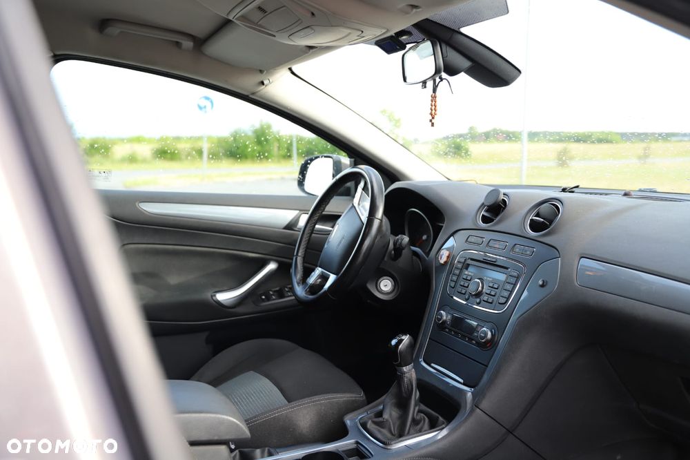Ford Mondeo 2.0 FF Gold X - 23