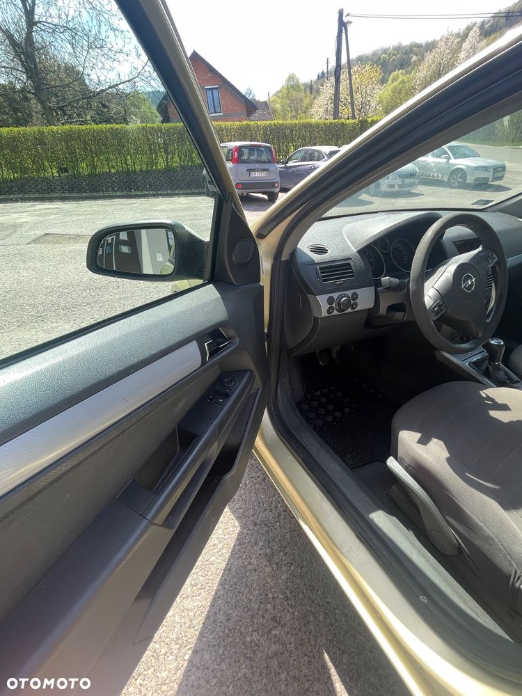Opel Astra 1.7 CDTI Essentia - 18