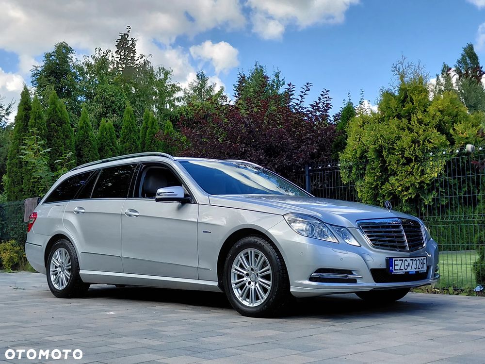 Mercedes-Benz Klasa E 300 CDI DPF BlueEFFICIENCY 7G-TRONIC Elegance - 3