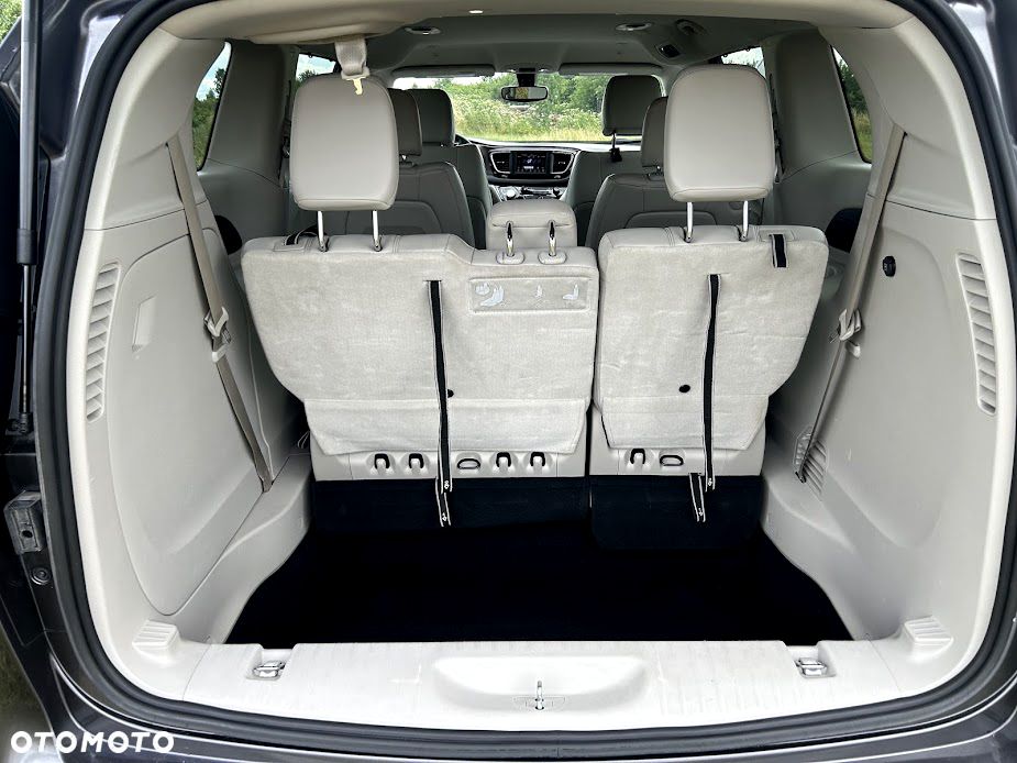 Chrysler Pacifica - 21