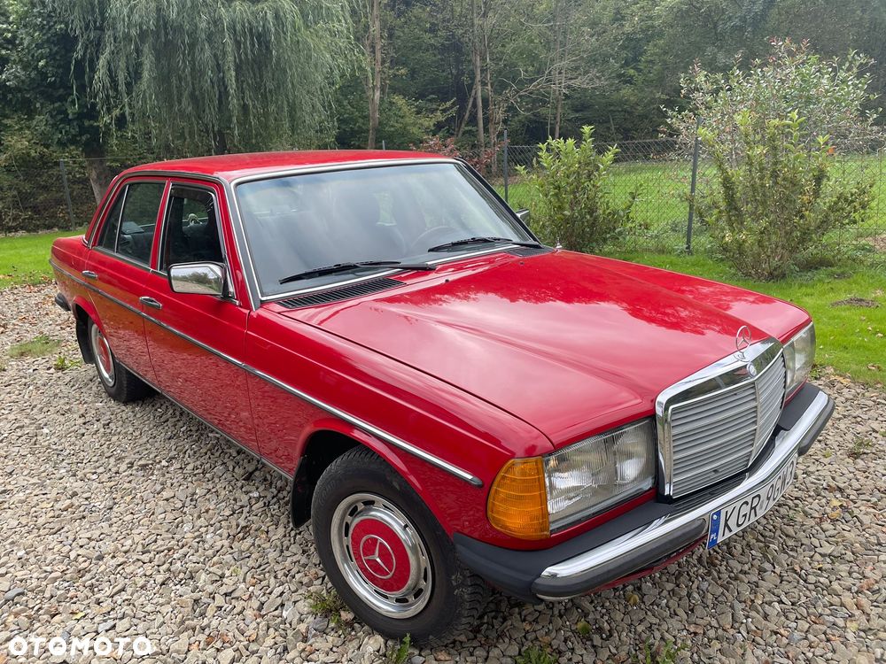 Mercedes-Benz W123 - 1
